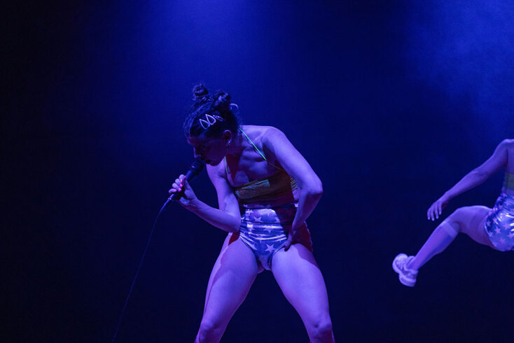 Η Ιωάννα Πορτόλου και η ομάδα χορού Griffón παρουσιάζουν το "Superstar" στο ΠΛΥΦΑ 