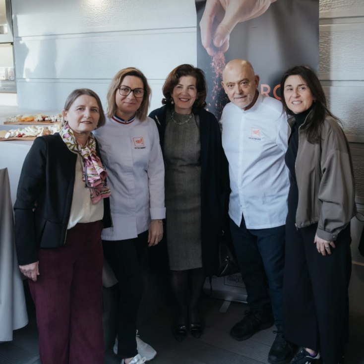 Νόρα Σμάτση, Laetitia Gaborit, Laurence Auer,  Στέλιος Παρλιάρος