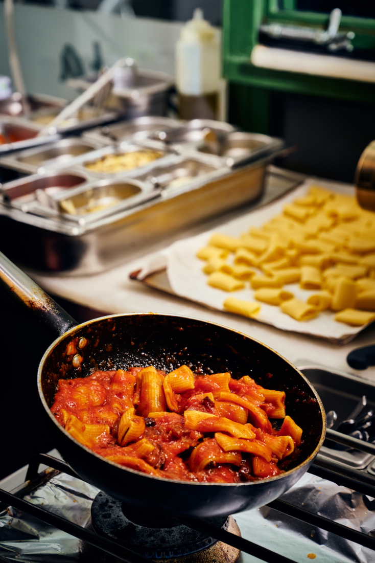 Ζυμαρικά στην κουζίνα του Via della Pasta