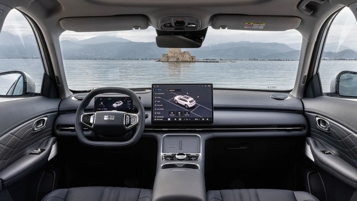 To Starray EM-I είναι το πρώτο Plug-In Hybrid της Geely στην Ελλάδα που καίει ελάχιστα