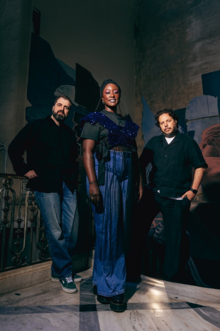 Hume Assine: Το «Home» δεν είναι καταφύγιο — είναι το σημείο απ’ όπου φεύγεις