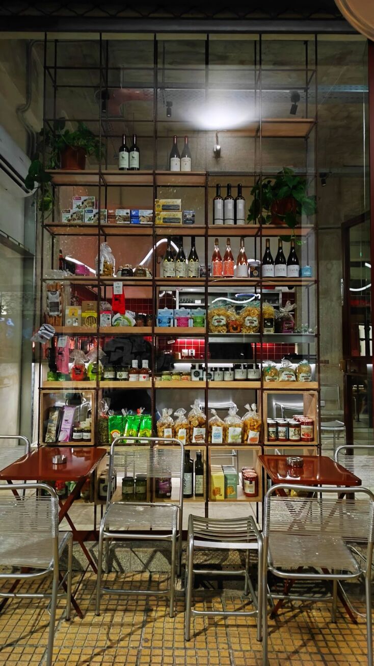 Beetroot 56: H Κυψέλη μόλις απέκτησε (και) μπαρ-μπακάλικο!