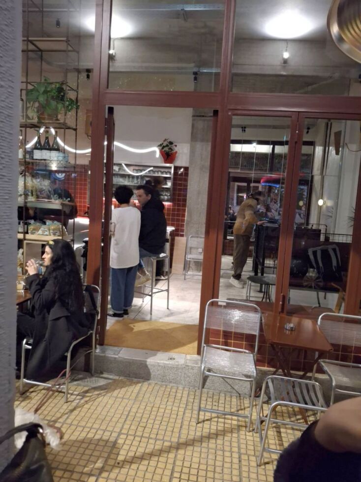 Beetroot 56: H Κυψέλη μόλις απέκτησε (και) μπαρ-μπακάλικο!