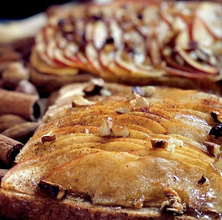 Σπιτική «Μηλόπιτα» πάνω σε ψωμί