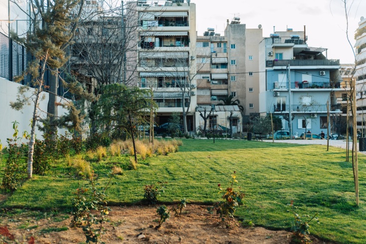 Ο Δήμος Αθηναίων εγκαινίασε νέο πάρκο 3,8 στρεμμάτων στη Ριζούπολη, με 653 φυτεύσεις, αστικό εξοπλισμό και διαμορφωμένες διαδρομές, ενισχύοντας το πράσινο