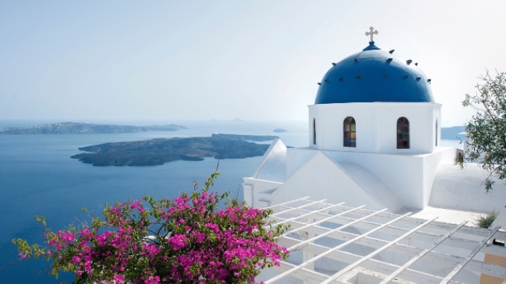 santorini-houses-white-blue-domes-view-caldera