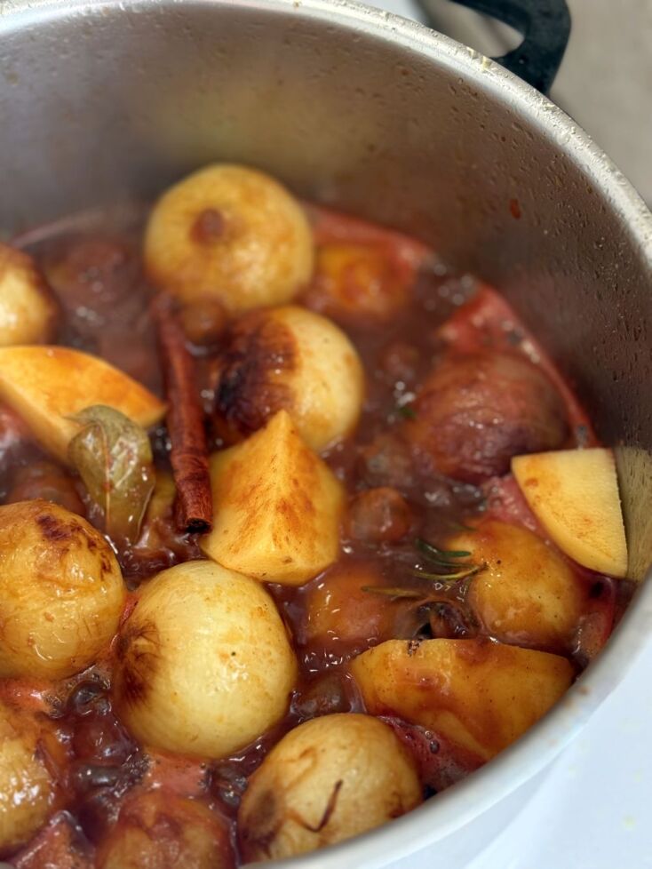 Συνταγή για νηστίσιμο στιφάδο με μανιτάρια και κρεμμύδια από τον σεφ Δημήτρη Τζιοβάρα