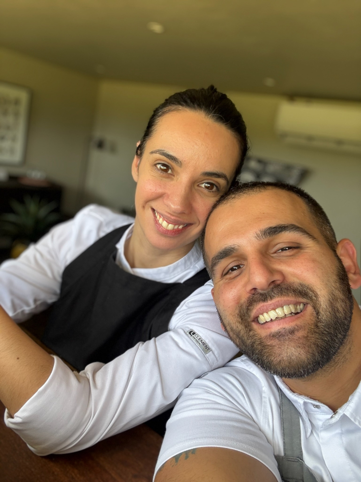 To ζευγάρι με τις ποδιές του