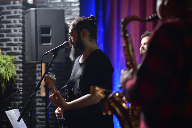 Πανικοβάλ | Συζητώντας με τον τραγουδοποιό Χρατς Αλτουνιάν