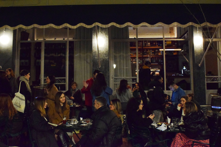 Παρέες έξω από το Argentina