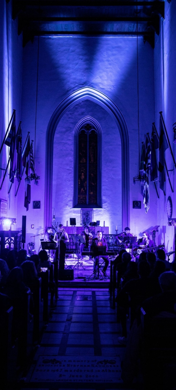 Ο Στάθης Δρογώσης στην Αγγλικανική Εκκλησία του Αγίου Παύλου στο κέντρο της Αθήνας