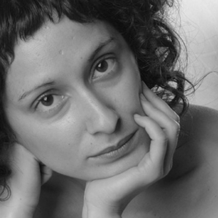 Μαρία Φακίνου: Μου αρέσει η συμπύκνωση, η σύντομη φράση που λειτουργεί ακαριαία