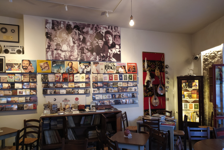 Το εσωτερικό του Αγροτικού Δισκοπωλείου