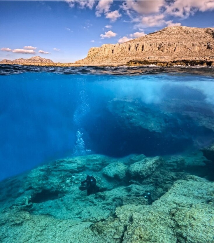 ΥΠΠΟ: Η ενάλια έρευνα σε Κάσο και Κάρπαθο αποκάλυψε ναυάγια, άγκυρες και αρχαίες εγκαταστάσεις, φωτίζοντας 26 αιώνες θαλάσσιας ιστορίας.