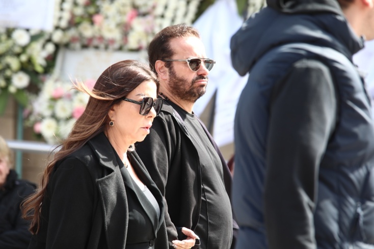 H Άντζελα Δημητρίου στην κηδεία της Μαρινέλλας