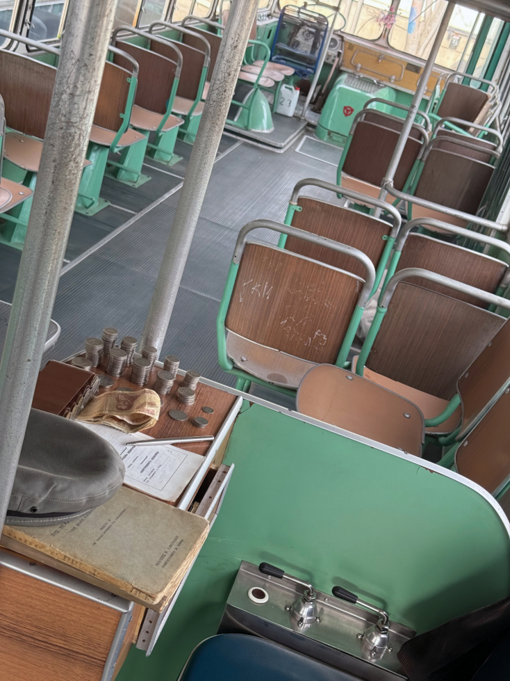 Γραφειάκι εισπράκτορα σε λεωφορείο