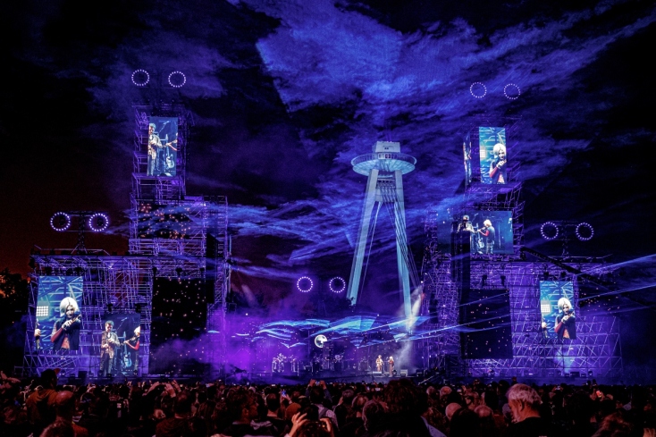 Ζαν-Μισέλ Ζαρ - Συνέντευξη: Ο συνθέτης - θρύλος μιλά για τη μουσική του πορεία, την Τεχνητή Νοημοσύνη και τις αναμνήσεις του από την Ελλάδα, πριν το live-υπερθέαμα στο Release Athens Χ SNF Nostos 2026 