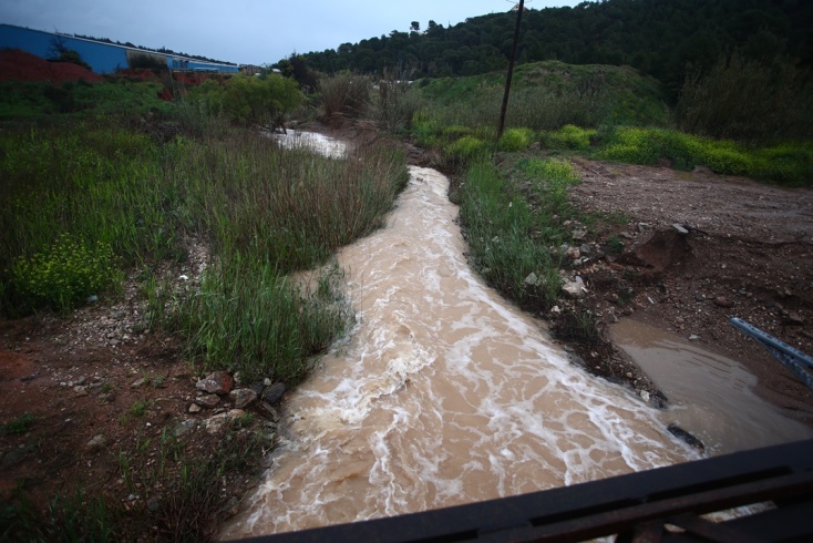 Φούσκωσε ρέμα στη Ραφήνα