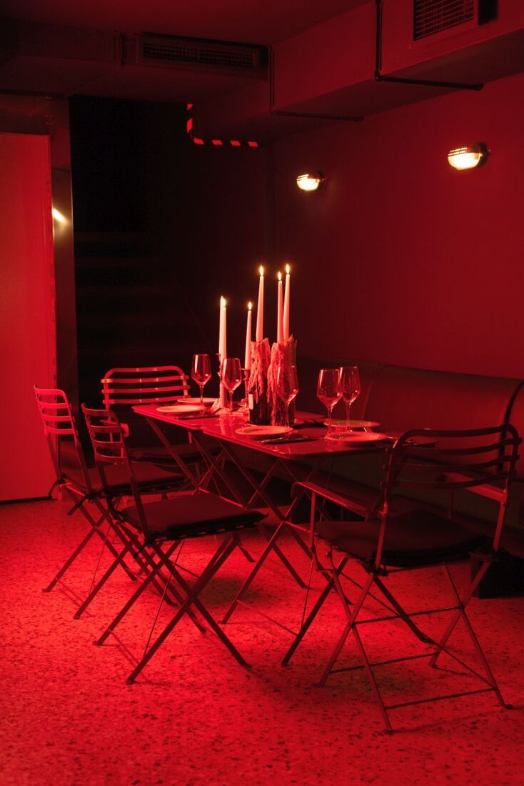 Όφις: Ένα καινούργιο μπαρ-στέκι στο Παγκράτι