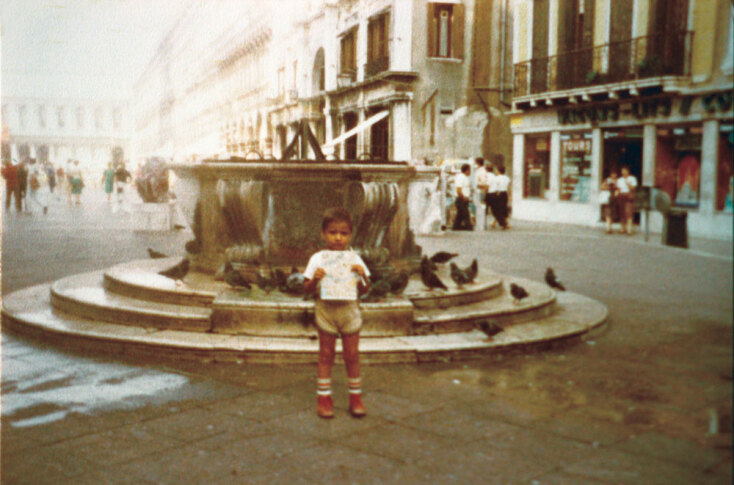 Ο Ρωμανός Γεροδήμος σε ηλικία πέντε χρονών, όταν ξεκίνησε τη θεραπεία με αυξητική ορμόνη