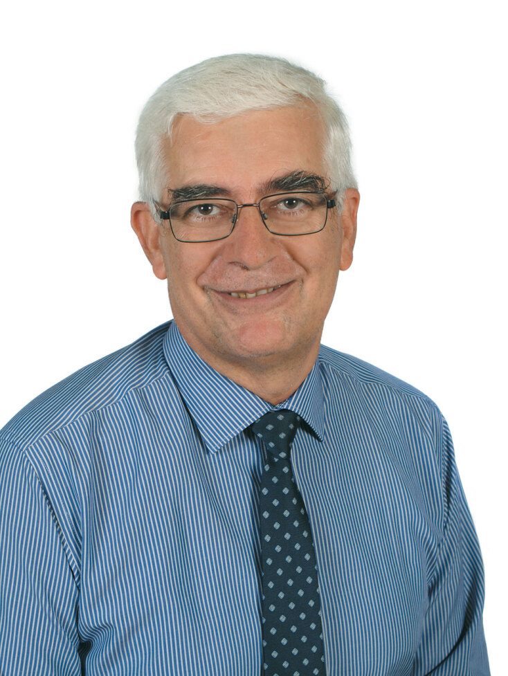 Γεώργιος Σακοράφας, M.D., Ph.D. χειρουργός θυρεοειδούς - παραθυρεοειδών, επ. καθηγητής Χειρουργικής Πανεπιστημίου Αθηνών, τ. συντονιστής διευθυντής  Χειρουργικής Κλινικής Αγίου Σάββα Νοσοκομεία: Ευγενίδειο Ιατρικό Ψυχικού  Μητέρα