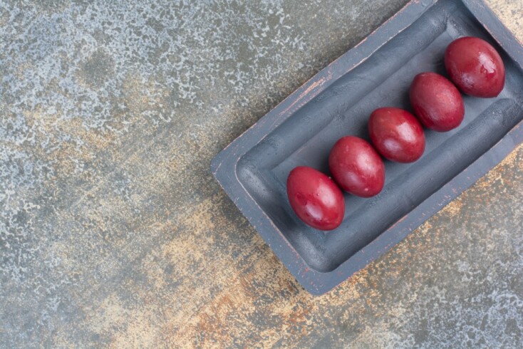 Κόκκινα αυγά εκτός ψυγείου