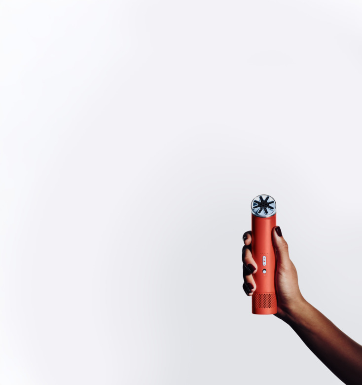 pf01_scrdpbltr_041-rgb-inhand-paintednails-fronton-a0_mono_copy