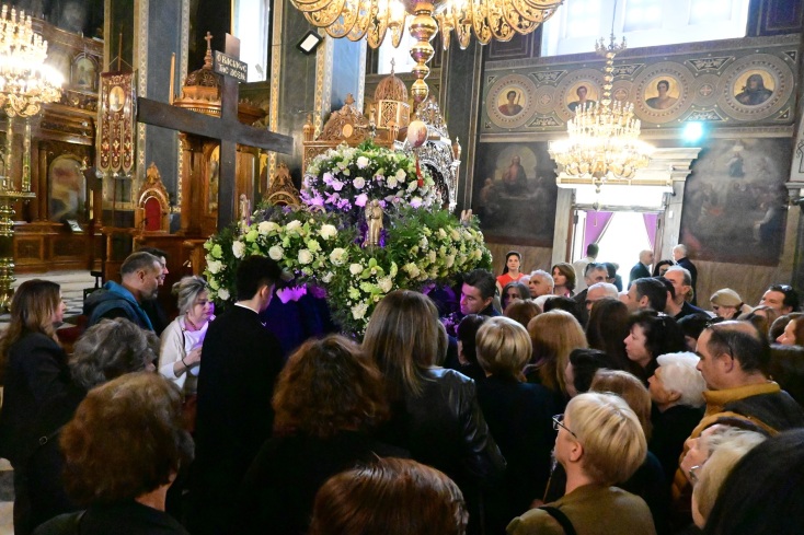Μεγάλη Παρασκευή με κατάνυξη σε όλη την Ελλάδα - Πλήθος πιστών παρακολούθησε τις τελετές Αποκαθήλωσης στην Αθήνα, την Κέρκυρα και την υπόλοιπη επικράτεια.
