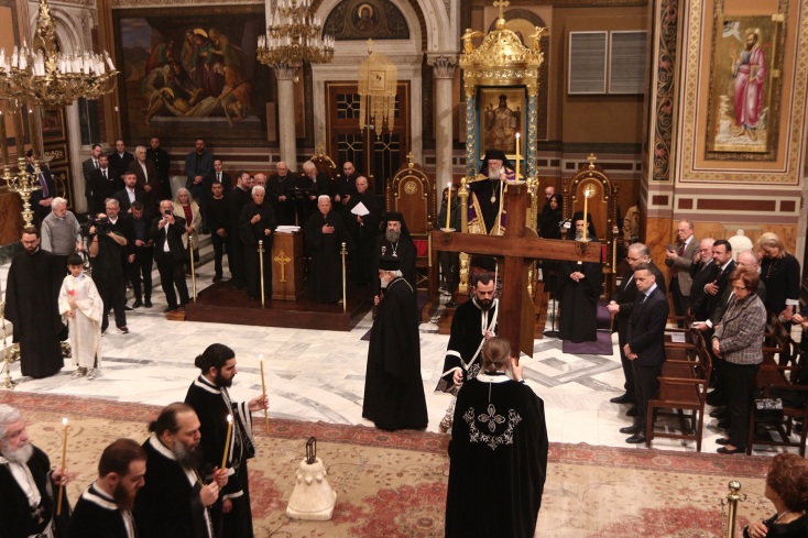 Μεγάλη Παρασκευή με κατάνυξη σε όλη την Ελλάδα - Πλήθος πιστών παρακολούθησε τις τελετές Αποκαθήλωσης στην Αθήνα, την Κέρκυρα και την υπόλοιπη επικράτεια.