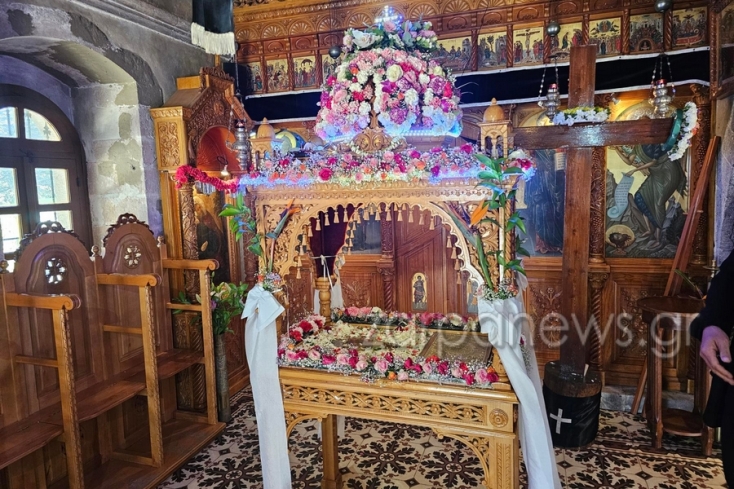 Στα Χανιά στόλισαν τον πιο... viral Επιτάφιο - Τοποθέτησαν λαμπάκια led στον τρούλο του