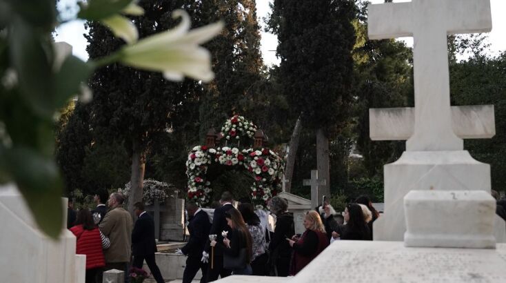  Περιφορά του Επιταφίου στο 1ο Νεκροταφείο Αθηνών, την Μεγάλη Παρασκευή, στην Αθήνα