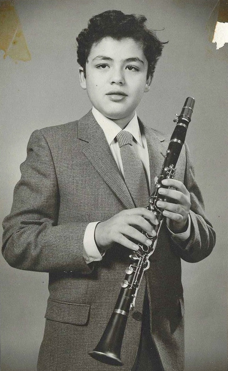 Μάνος Αχαλινωτόπουλος: Ένας λόγιος κλαριτζής, από τα πανηγύρια στις διεθνείς αίθουσες συναυλιών