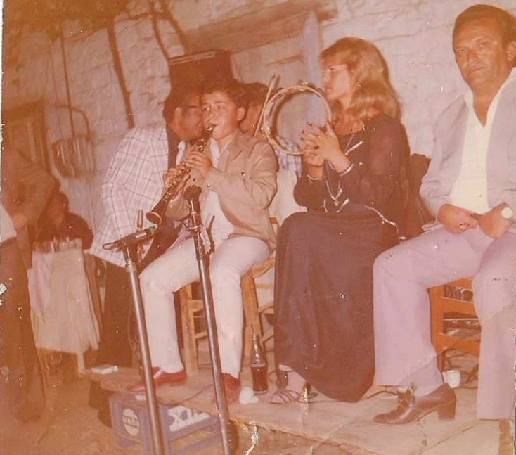 Μάνος Αχαλινωτόπουλος: Ένας λόγιος κλαριτζής, από τα πανηγύρια στις διεθνείς αίθουσες συναυλιών