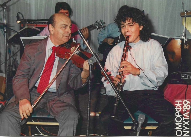 Μάνος Αχαλινωτόπουλος: Ένας λόγιος κλαριτζής, από τα πανηγύρια στις διεθνείς αίθουσες συναυλιών