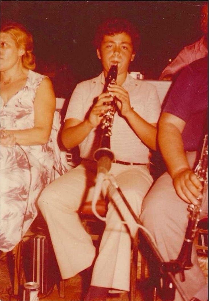 Μάνος Αχαλινωτόπουλος: Ένας λόγιος κλαριτζής, από τα πανηγύρια στις διεθνείς αίθουσες συναυλιών