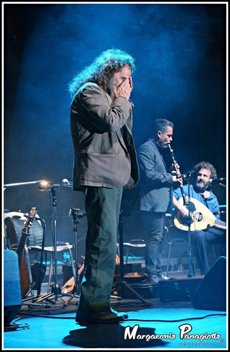 Μάνος Αχαλινωτόπουλος: Ένας λόγιος κλαριτζής, από τα πανηγύρια στις διεθνείς αίθουσες συναυλιών