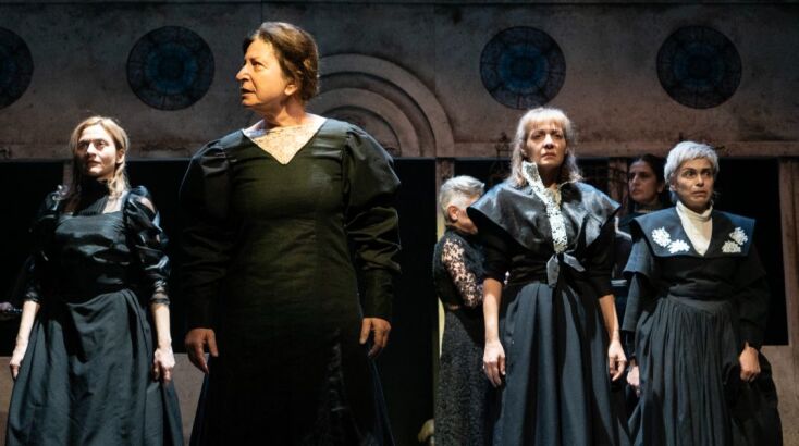 Η αγάπη άργησε μια μέρα, της Λιλής Ζωγράφου σε σκηνοθεσία Ένκε Φεζολλάρι στο Πτι Παλαί