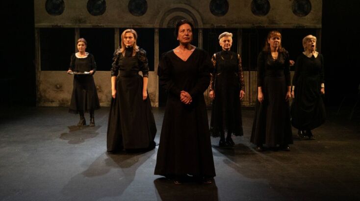 H παράσταση «Η αγάπη άργησε μια μέρα» έρχεται στην Αθήνα