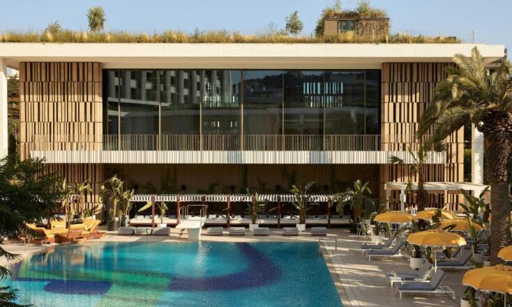 Η πισίνα του The Ilisian