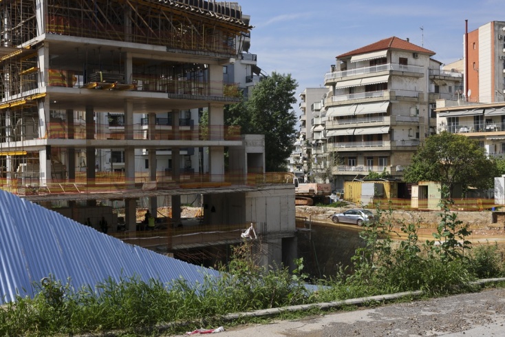 Δρόμος στη Θεσσαλονίκη «κατάπιε» αυτοκίνητα - Συνελήφθη υπεύθυνος έργου 