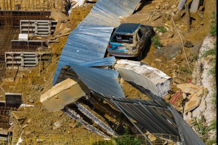 Δρόμος στη Θεσσαλονίκη «κατάπιε» αυτοκίνητα - Συνελήφθη υπεύθυνος έργου 