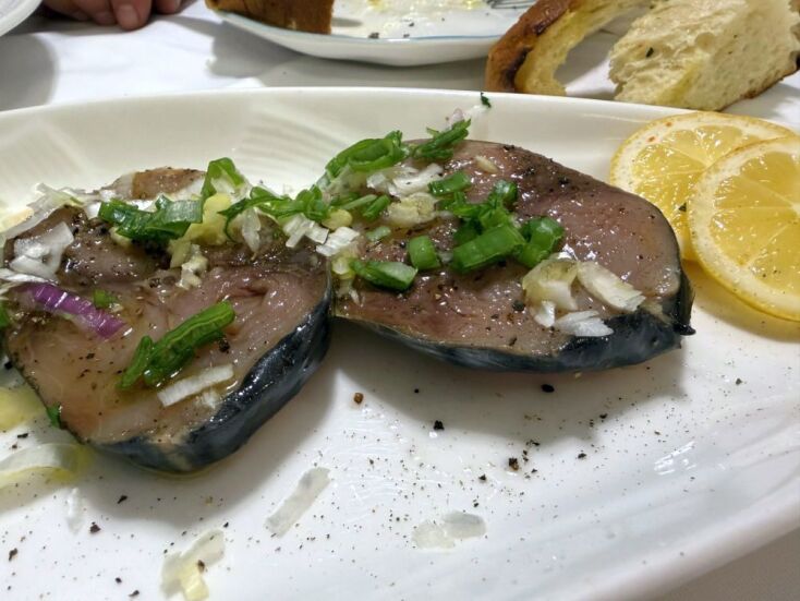 Ψαροκαστέλλα, μια σπιτίσια ταβέρνα στα στενά της Καστέλλας