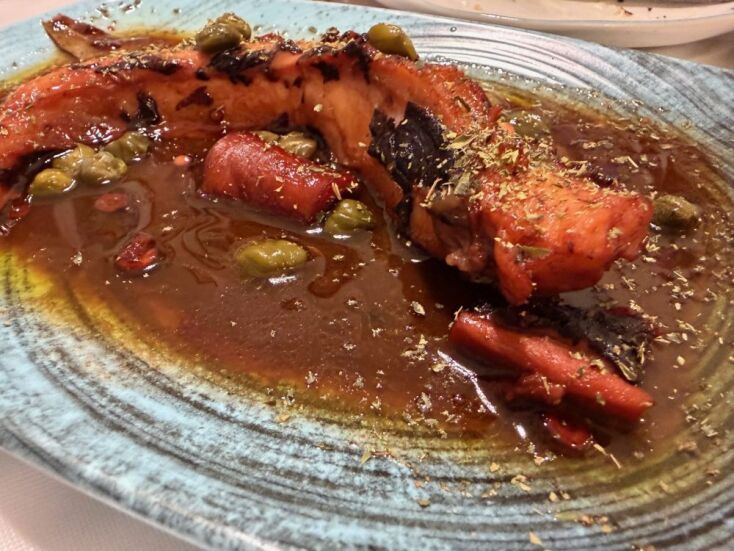 Ψαροκαστέλλα, μια σπιτίσια ταβέρνα στα στενά της Καστέλλας