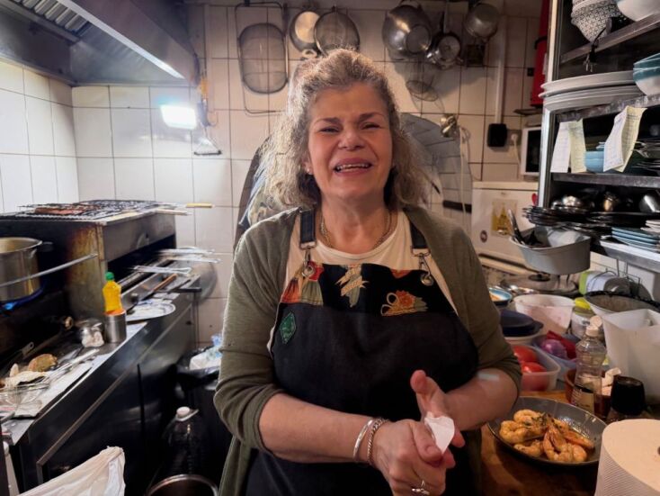 Ψαροκαστέλλα, μια σπιτίσια ταβέρνα στα στενά της Καστέλλας