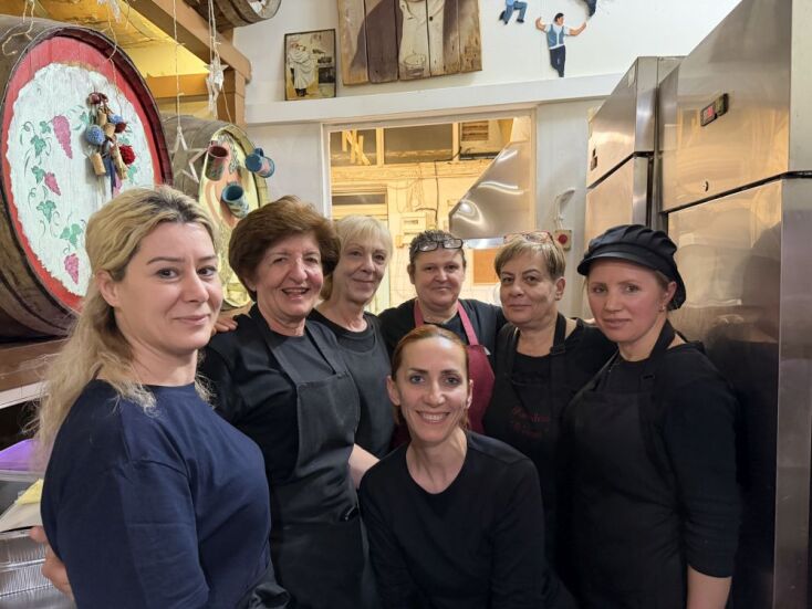 Ζάχος, η αθάνατη ελληνική ταβέρνα στα καλύτερά της