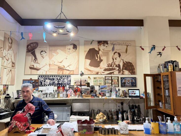 Ζάχος, η αθάνατη ελληνική ταβέρνα στα καλύτερά της