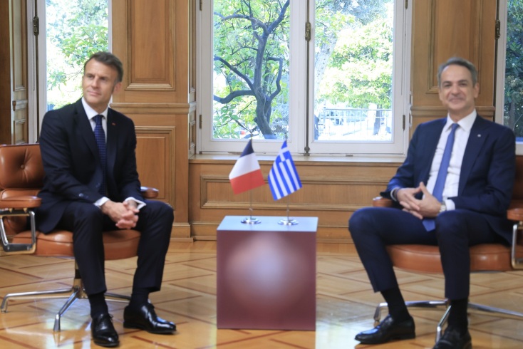 Στο Μαξίμου ο Εμανουέλ Μακρόν για συνάντηση με τον Κυριάκο Μητσοτάκη και την ανανέωση της αμυντικής συνεργασίας - Το πρόγραμμα των δύο ηγετών
