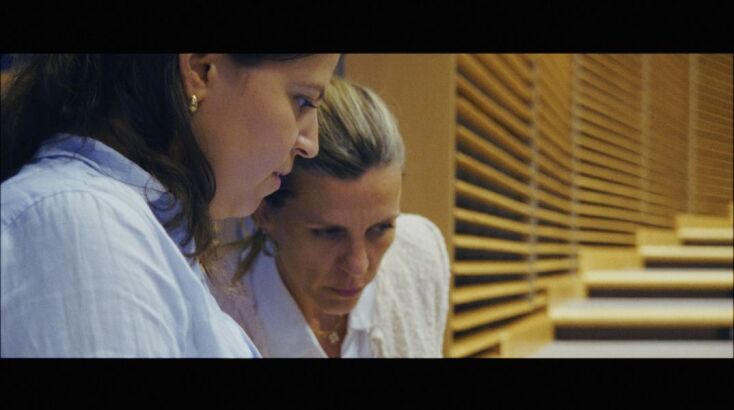 Οι δημοσιογράφοι Ελένη Βαρβιτσιώτη και Βικτώρια Δενδρινού