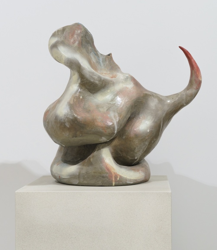 Φετίχ της Αθωότητας: Μνήμη, σώμα και τραύμα σε μια έκθεση που δεν χαϊδεύει το παρελθόν