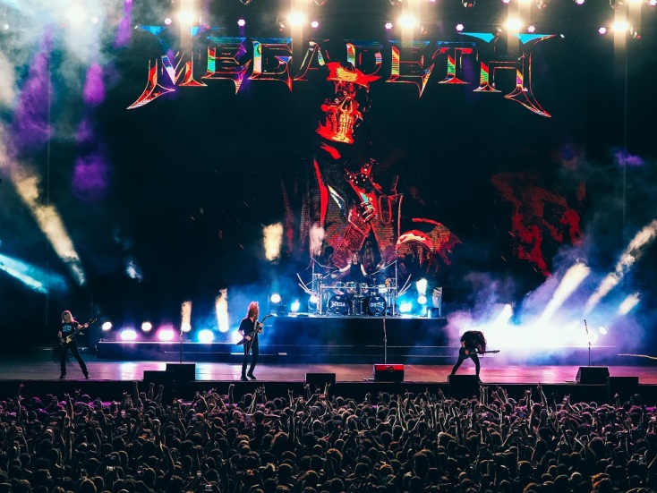 Oι Megadeth διασκευάζουν Metallica επί σκηνής, λίγο πριν την εμφάνισή τους στο Release Athens